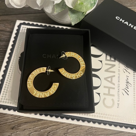 CHANEL 2024 Gold Crystal Hoop Earrings - Picture 1 of 10
